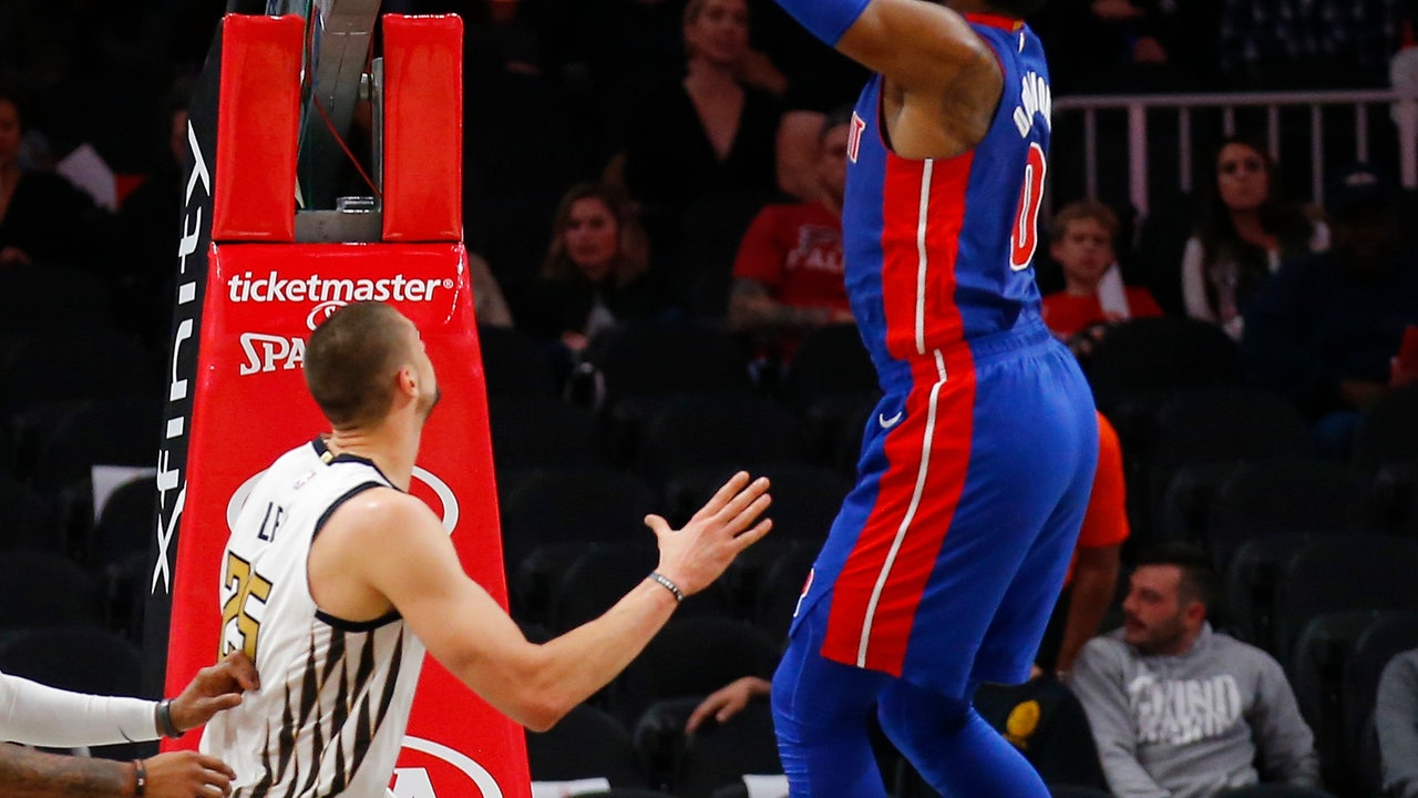 Drummond, Johnson pace Pistons to easy win over Hawks